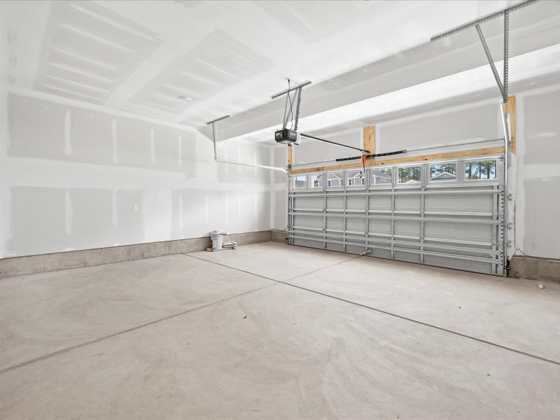 Spacious, unfurnished interior of a new home in The Coves at Lakes of Cane Bay, Summerville (Image 24).