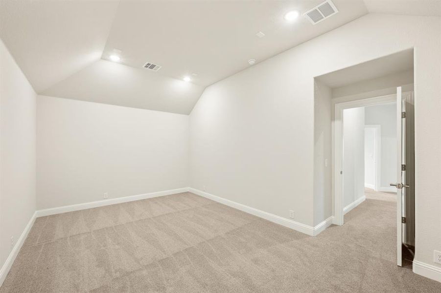Spacious, unfurnished interior of a new home in Ridgepoint, Midlothian (Image 26).