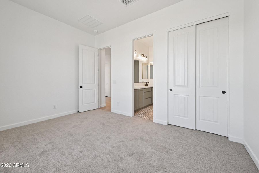 23-web-or-mls-E Saddle Way-S0902-023