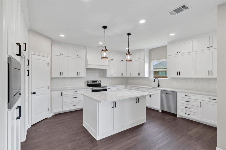 Furnished interior view inside a new home in , Mabank (Image 9). Furnished interior view inside a new home in , Mabank (Image 9).