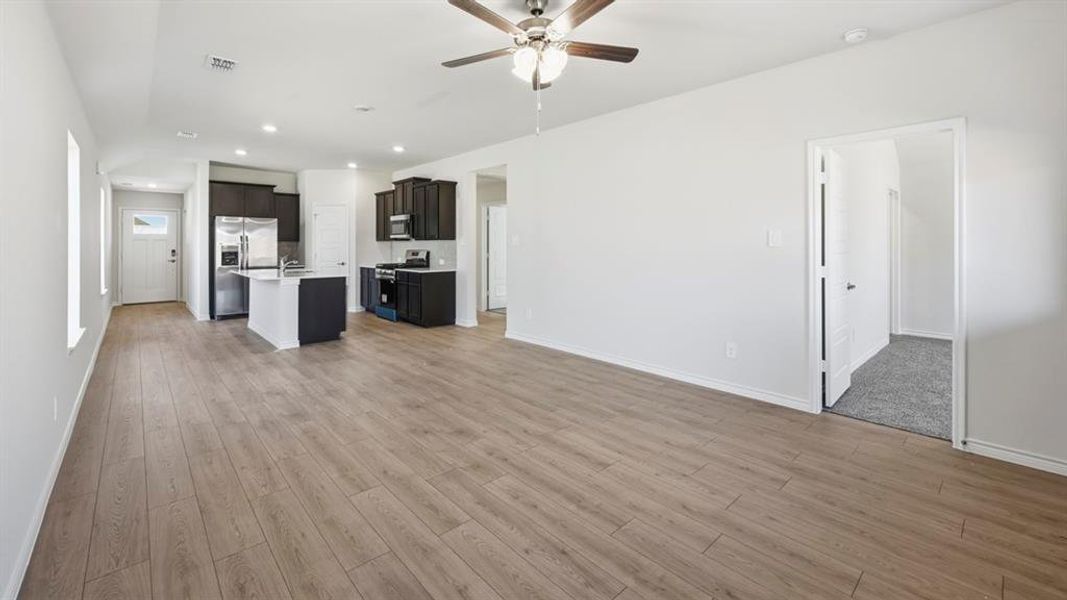 Spacious, unfurnished interior of a new home in The Woods at Lindsey Place, Anna (Image 19).