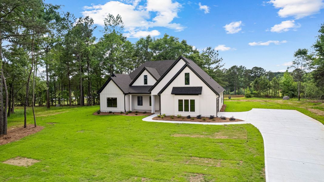 Front exterior of a new home in Golfview, Thomaston, GA, highlighting curb appeal (Image 2).
