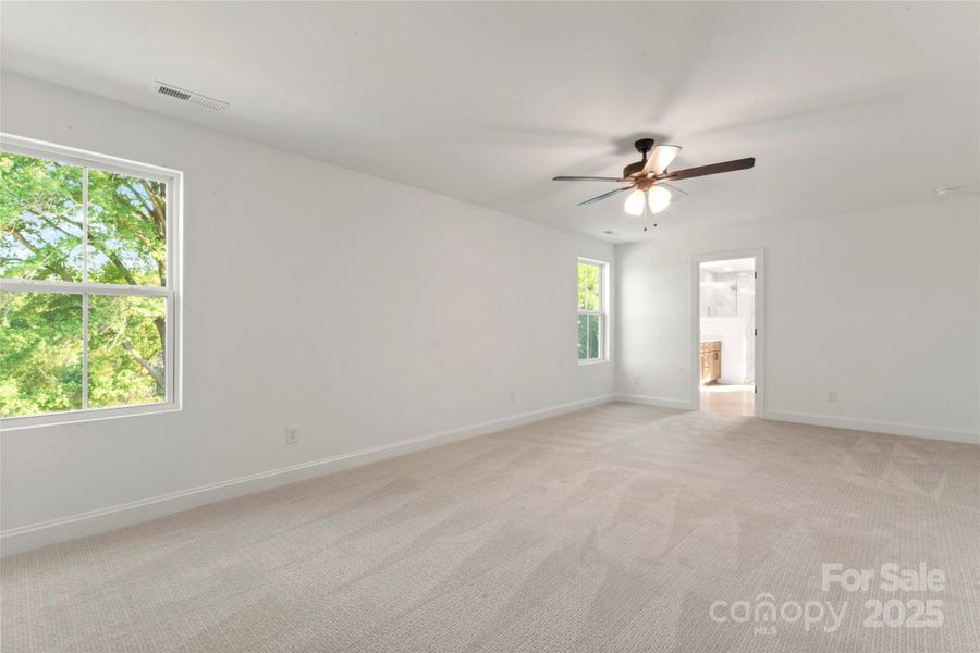 Spacious, unfurnished interior of a new home in , Harrisburg (Image 15).