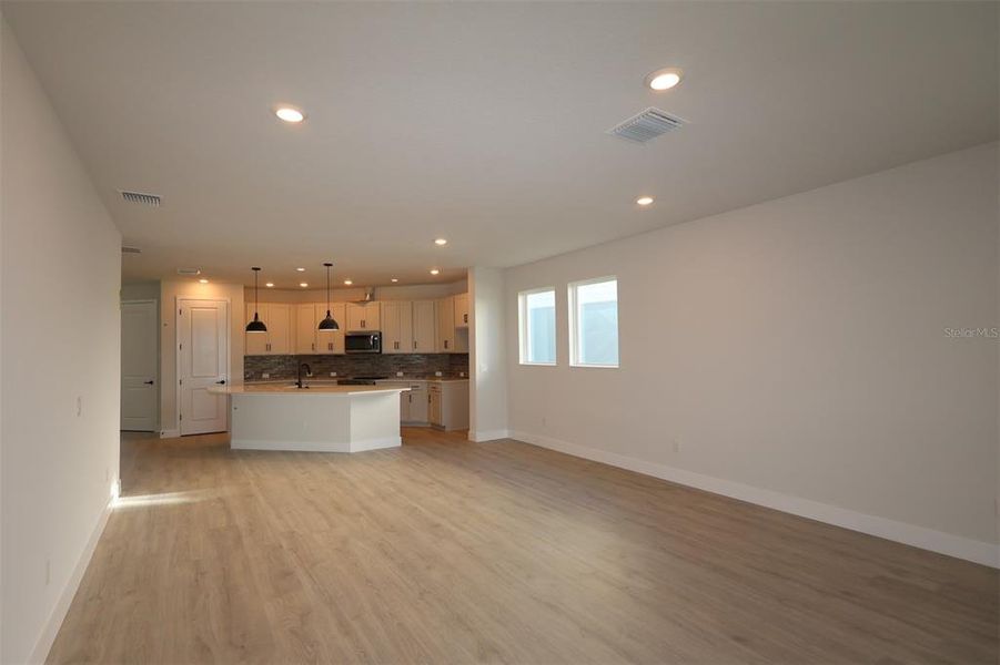 Spacious, unfurnished interior of a new home in Chapel Crossings - Garden Series, Wesley Chapel (Image 9). Spacious, unfurnished interior of a new home in Chapel Crossings - Garden Series, Wesley Chapel (Image 9).