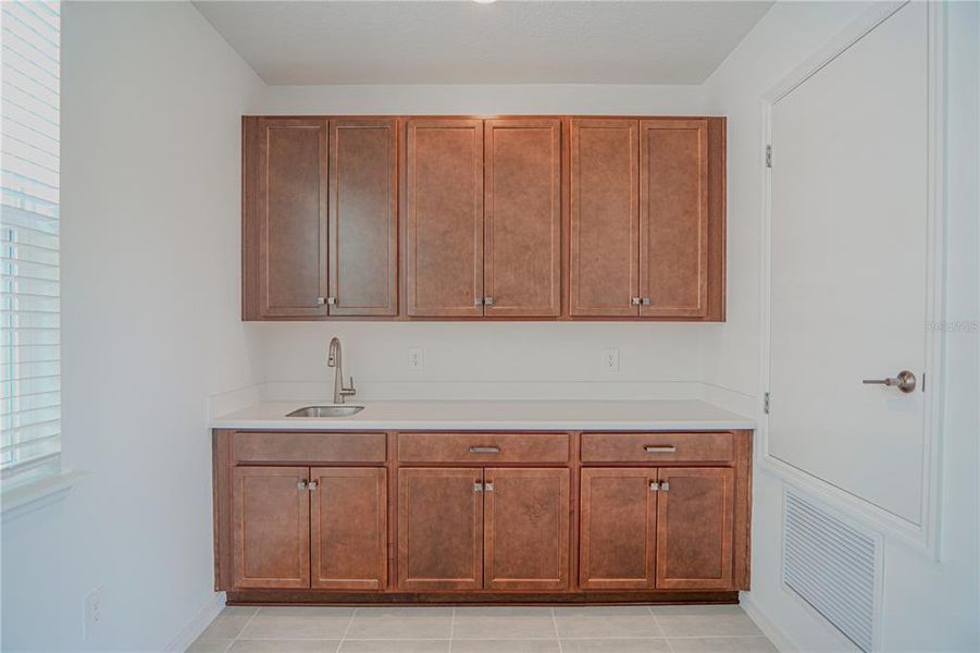 Furnished interior view inside a new home in , Winter Garden (Image 9).