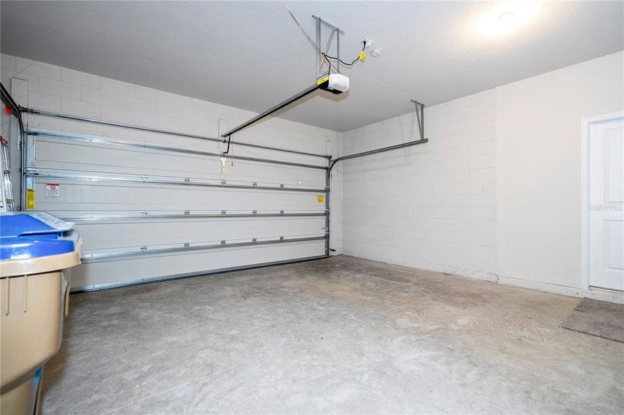 Spacious, unfurnished interior of a new home in , St. Cloud (Image 23).