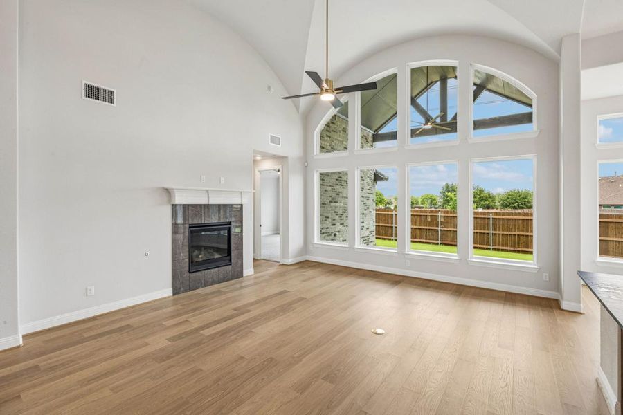 Spacious, unfurnished interior of a new home in Cedar Ridge Estates, Grand Prairie (Image 16).