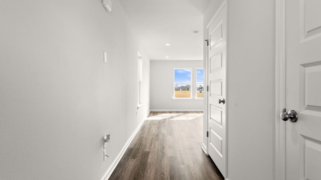 Spacious, unfurnished interior of a new home in Hodges Bayou Plantation, Panama City (Image 15).