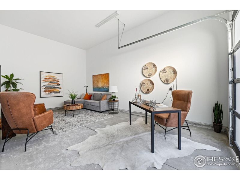 Flex Space in Garage - Perfect for a Office, Art Studio, Gym, etc..