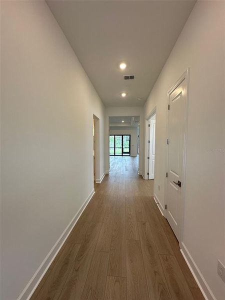 Spacious, unfurnished interior of a new home in Lakespur Wellen Park, Venice (Image 15).