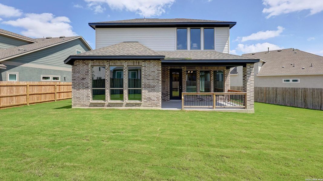 Exterior details and patio area of a home in Ladera, San Antonio (Image 3).