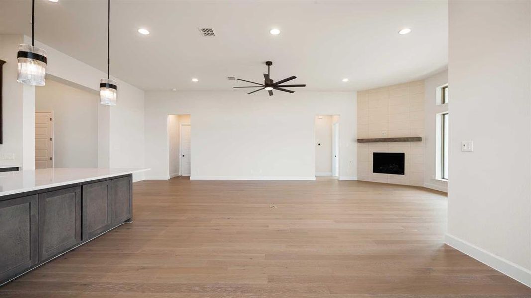 Spacious, unfurnished interior of a new home in Trinity Falls, McKinney (Image 15).