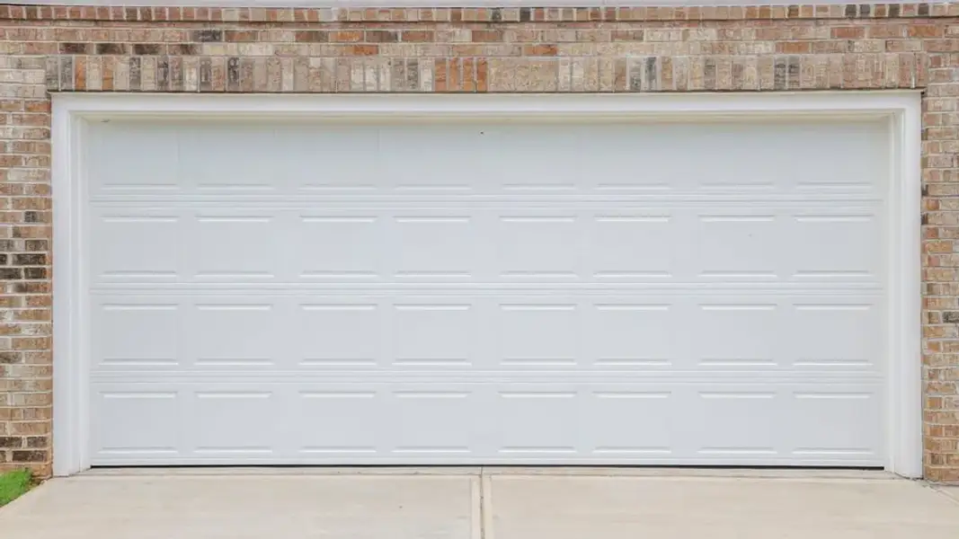 Exterior details and patio area of a home in Trailside Run, Spartanburg (Image 3).