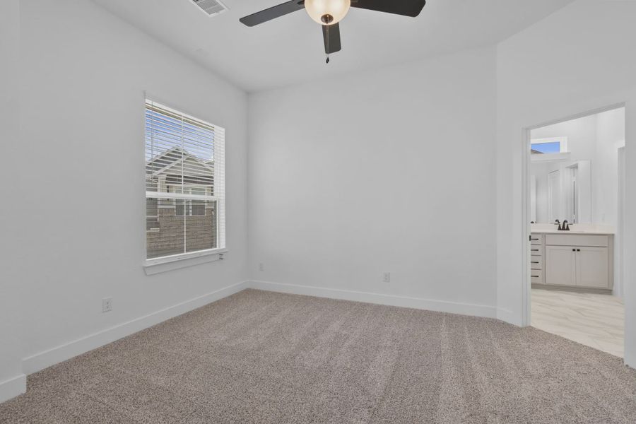 Spacious, unfurnished interior of a new home in Elyson Courtyard Collection, Katy (Image 9).