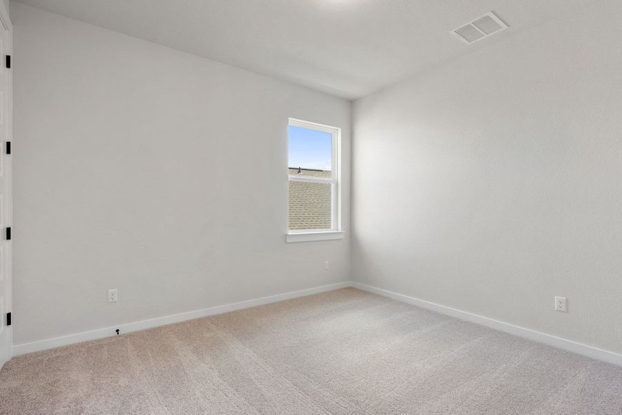 Spacious, unfurnished interior of a new home in Lariat, Liberty Hill (Image 32).