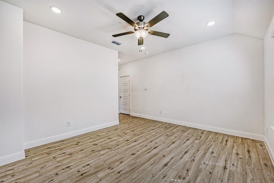 Spacious, unfurnished interior of a new home in Heartland, Heartland (Image 24).