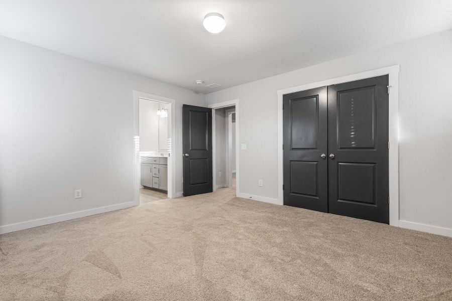 Spacious, unfurnished interior of a new home in , Summerville (Image 43).