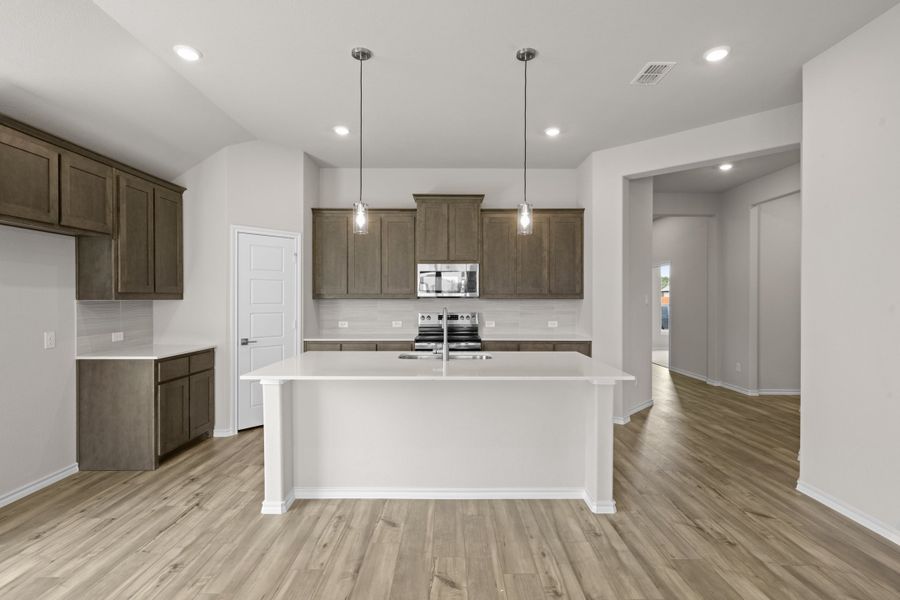 Furnished interior view inside a new home in El Dorado, Granbury (Image 5).