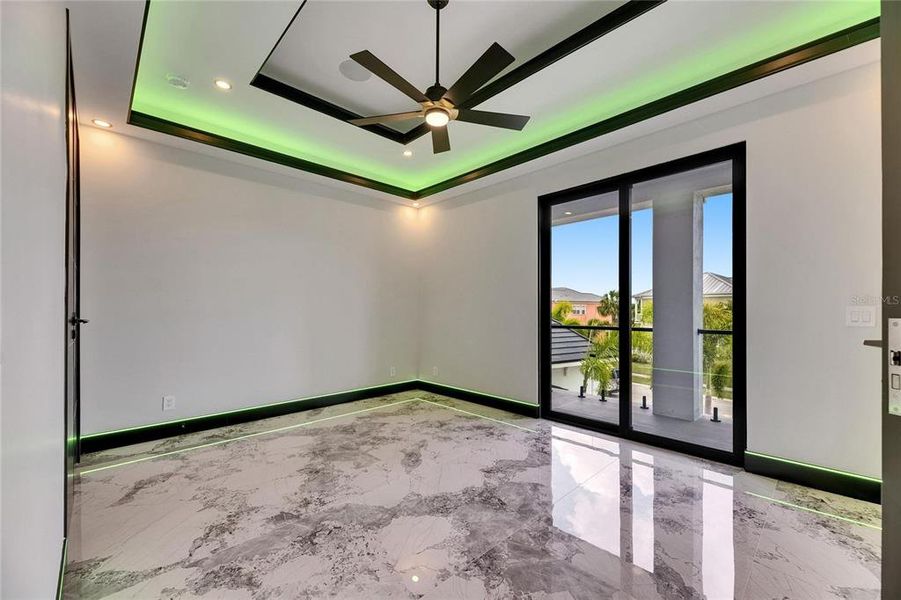 Spacious, unfurnished interior of a new home in , Apollo Beach (Image 76).