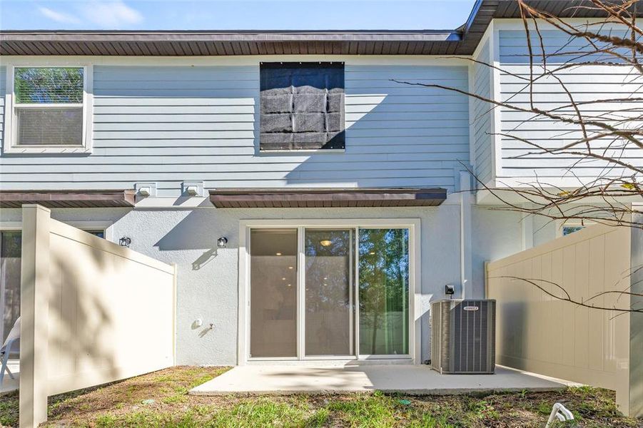 Exterior details and patio area of a home in , Tampa (Image 2).