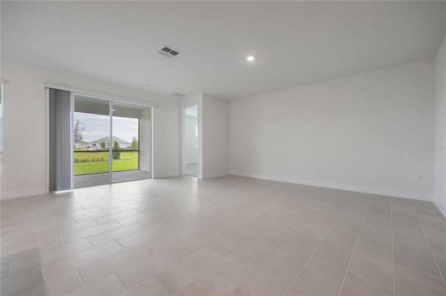 Spacious, unfurnished interior of a new home in Lakes of Mount Dora, Mount Dora (Image 17).
