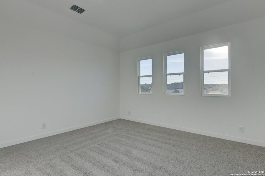 Spacious, unfurnished interior of a new home in Arcadia Ridge, San Antonio (Image 17).