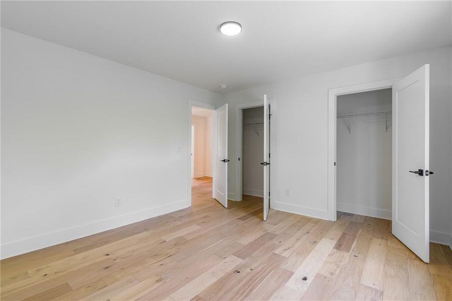 Spacious, unfurnished interior of a new home in , Gainesville (Image 15).