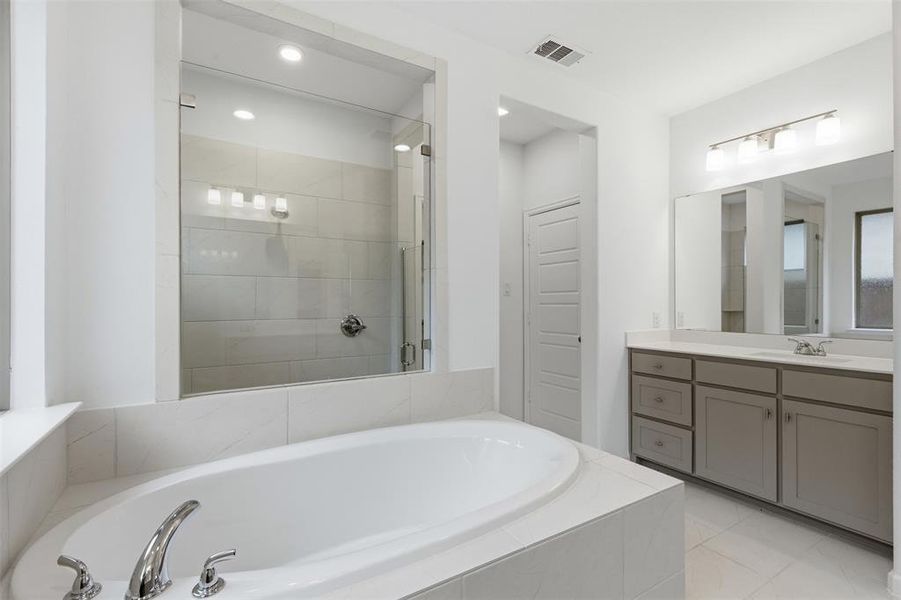 Furnished interior view inside a new home in Prairie Oaks, Oak Point (Image 14). Furnished interior view inside a new home in Prairie Oaks, Oak Point (Image 14).