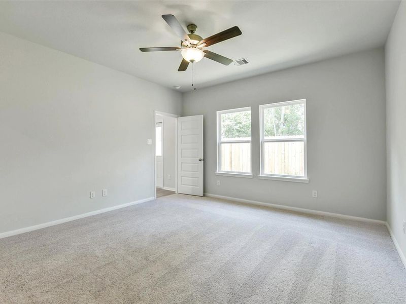 Spacious, unfurnished interior of a new home in Caney Creek Place, Conroe (Image 24).