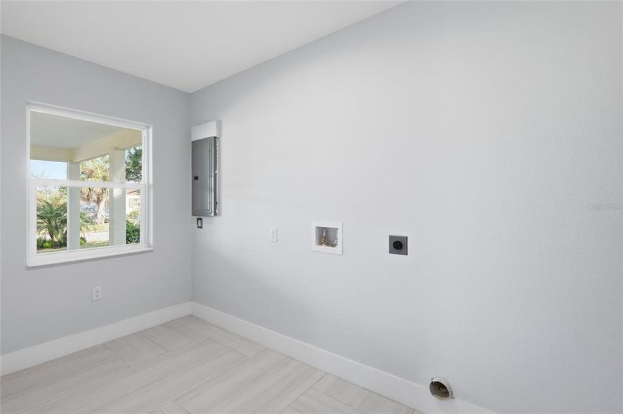 Spacious, unfurnished interior of a new home in , Palmetto (Image 16).