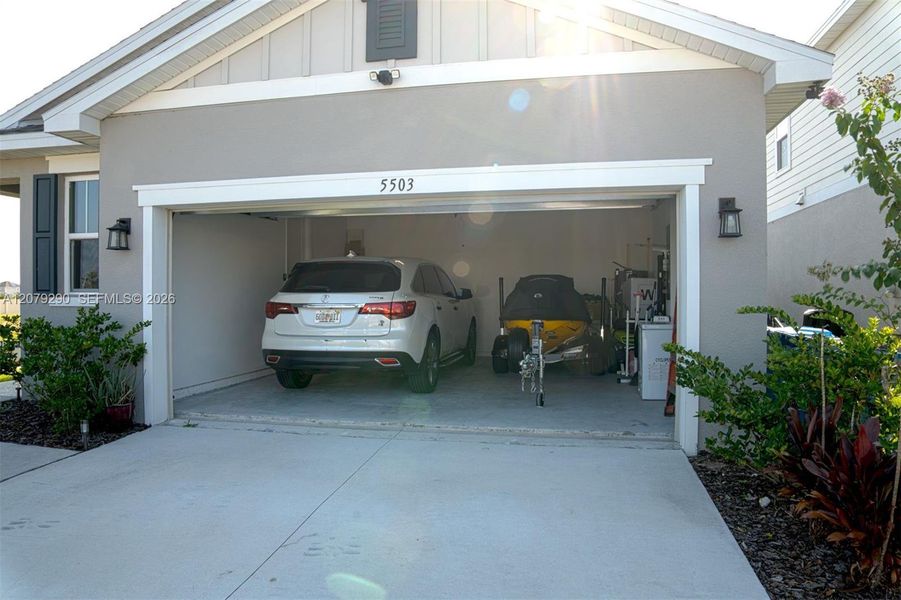 Exterior details and patio area of a home in , Haines City (Image 23).