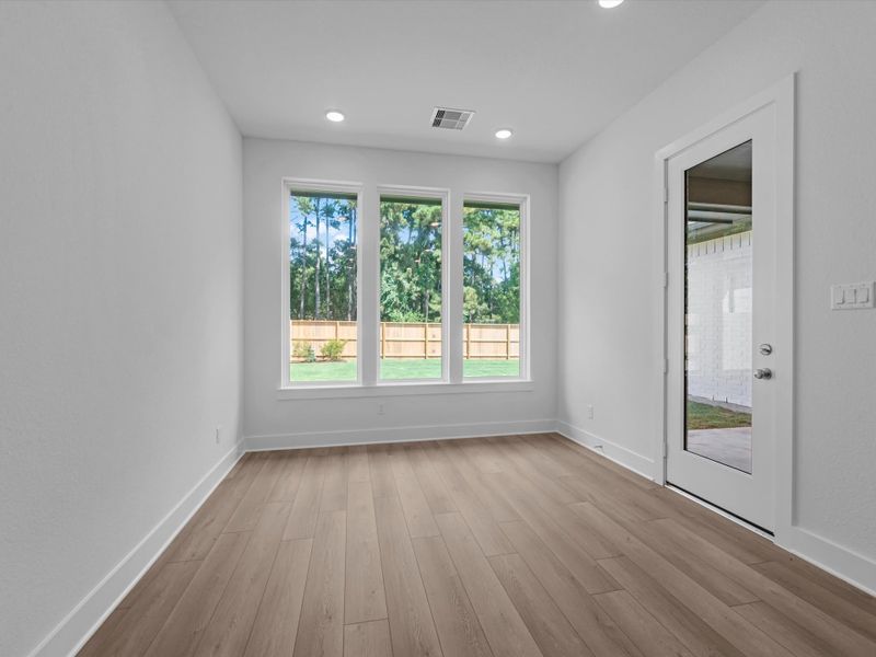 Spacious, unfurnished interior of a new home in Oakhill Reserve, Tomball (Image 15).