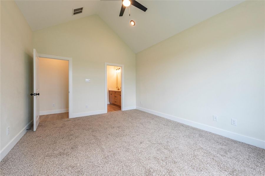 Spacious, unfurnished interior of a new home in , Santa Fe (Image 17). Spacious, unfurnished interior of a new home in , Santa Fe (Image 17).