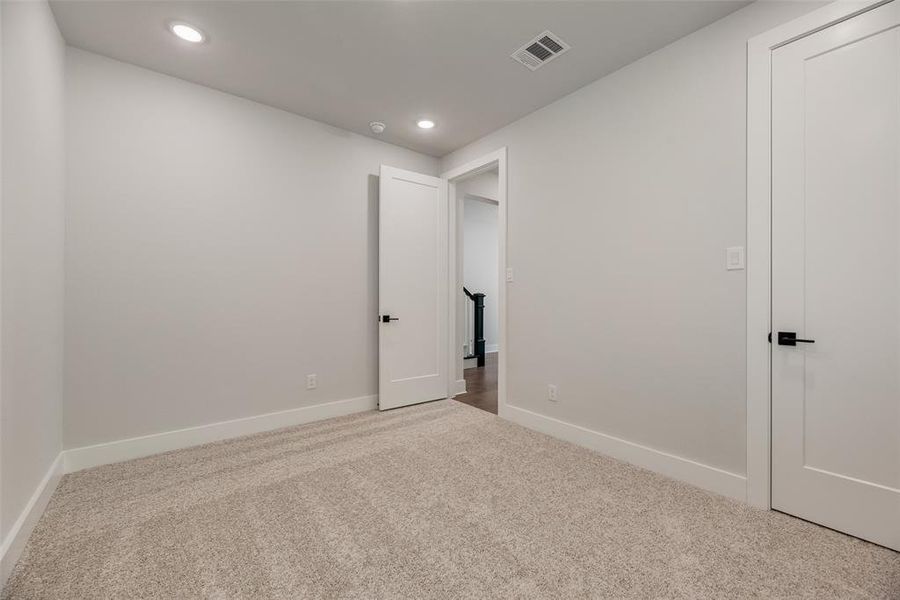 Spacious, unfurnished interior of a new home in Collin Creek, Plano (Image 25).