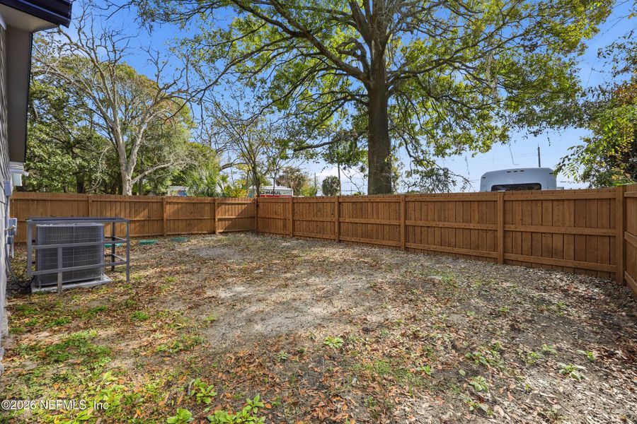Exterior details and patio area of a home in , Jacksonville (Image 4).