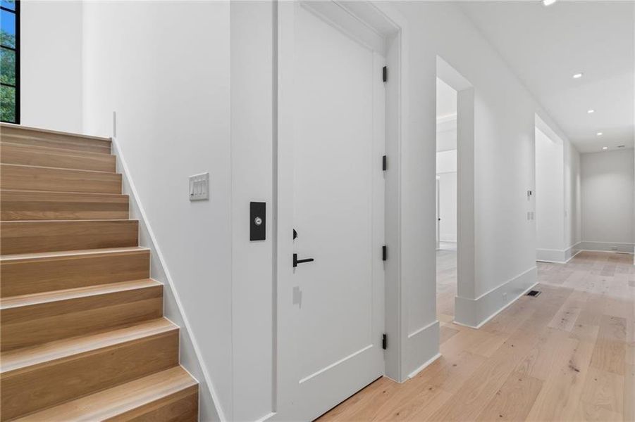 Spacious, unfurnished interior of a new home in , Alpharetta (Image 80).