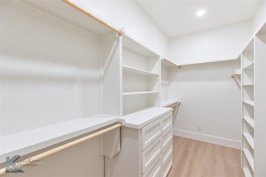 Spacious, unfurnished interior of a new home in , Abilene (Image 31).