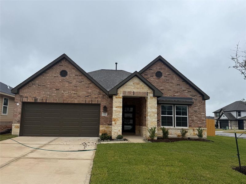 Front exterior of a new home in Lexington Heights 50', Willis, TX, highlighting curb appeal (Image 1). Front exterior of a new home in Lexington Heights 50', Willis, TX, highlighting curb appeal (Image 1).