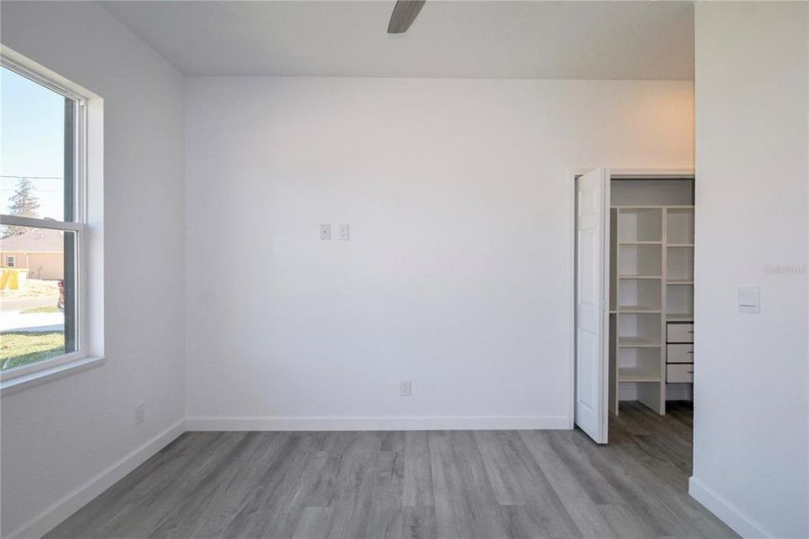 Spacious, unfurnished interior of a new home in , Sebring (Image 38).