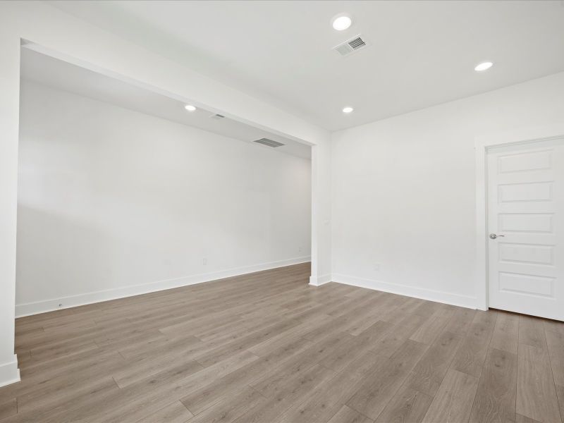 Spacious, unfurnished interior of a new home in The Coves at Lakes of Cane Bay, Summerville (Image 18).