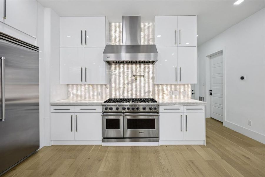 Furnished interior view inside a new home in , Dallas (Image 32).