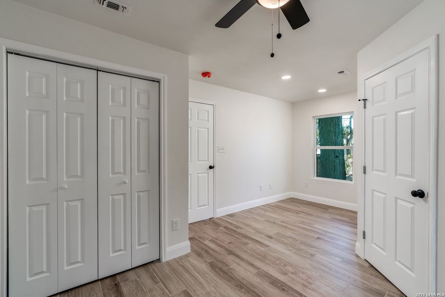 Spacious, unfurnished interior of a new home in , San Antonio (Image 13).