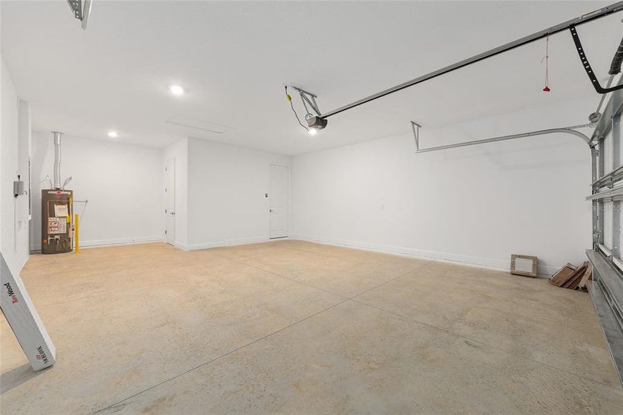 Spacious, unfurnished interior of a new home in , Ocala (Image 36).