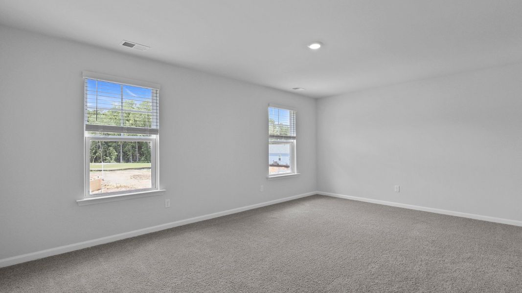 Spacious, unfurnished interior of a new home in Grand Oaks, Columbia (Image 15).