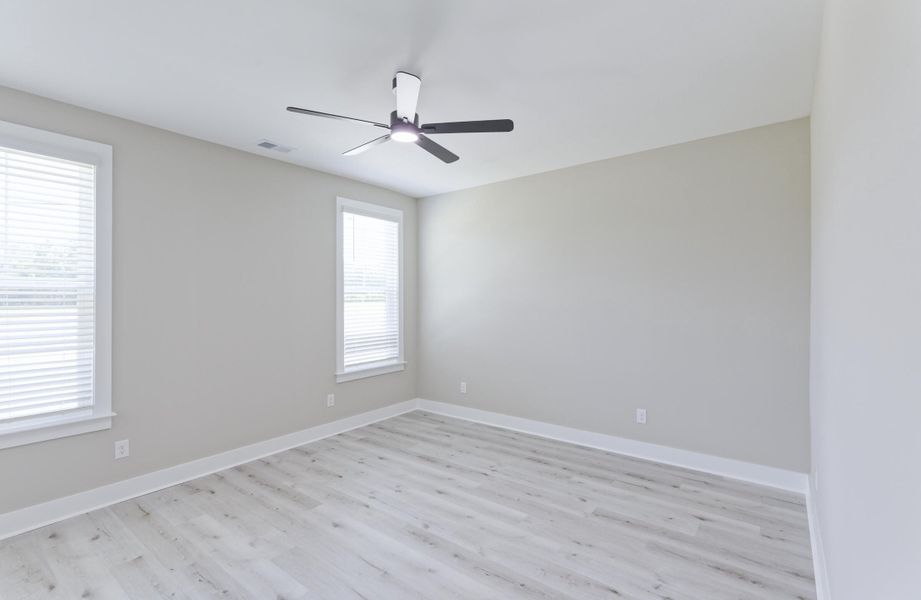 Spacious, unfurnished interior of a new home in , Summerville (Image 23).