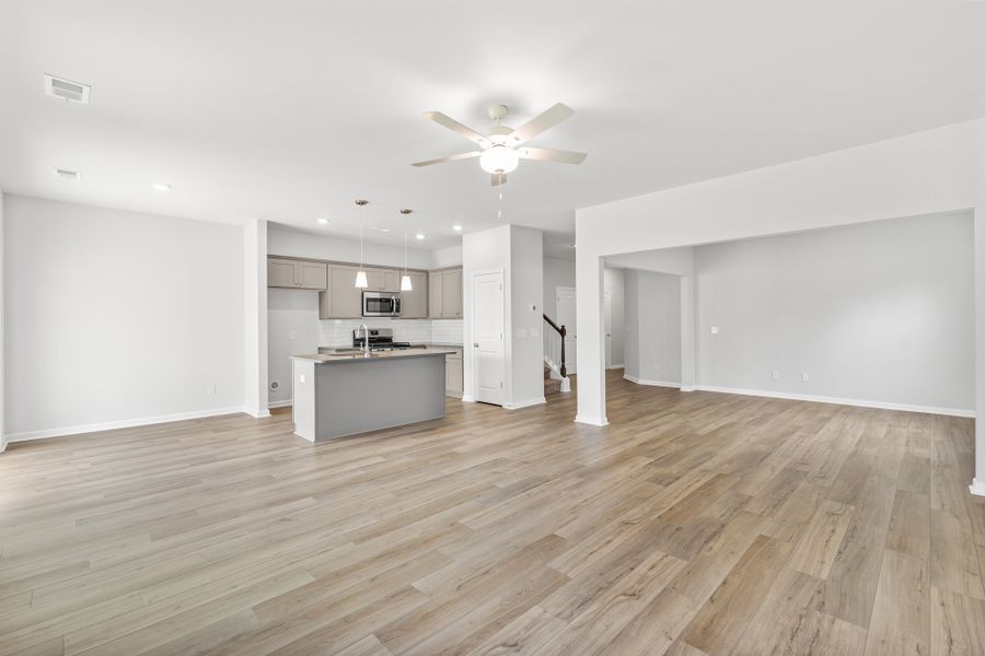 Spacious, unfurnished interior of a new home in Mayfair Village, Spartanburg (Image 15).