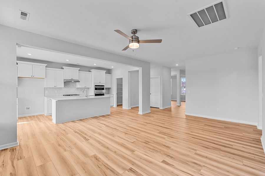 Spacious, unfurnished interior of a new home in Hanes Lake, Winston-Salem (Image 24).