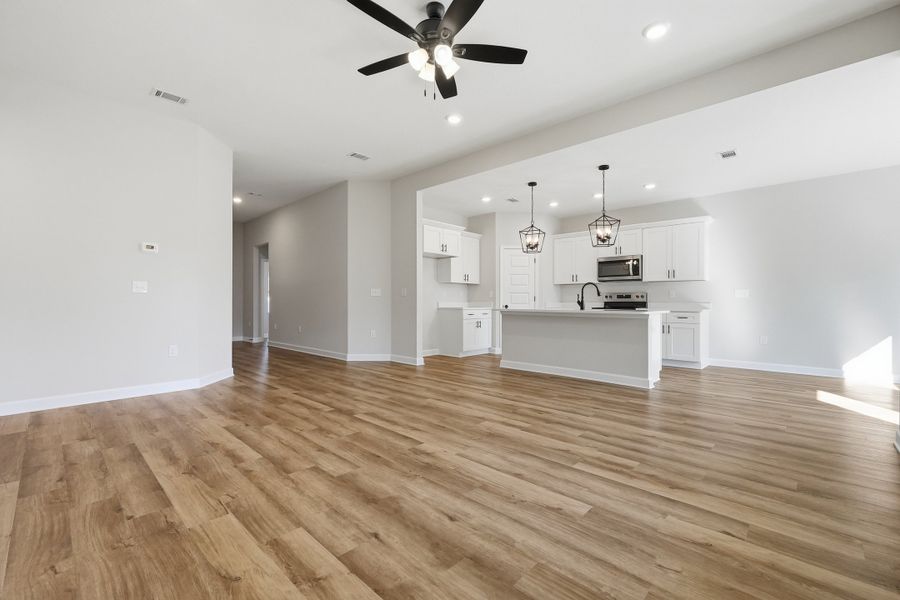 Spacious, unfurnished interior of a new home in Barton's Bend, Crestview (Image 34).