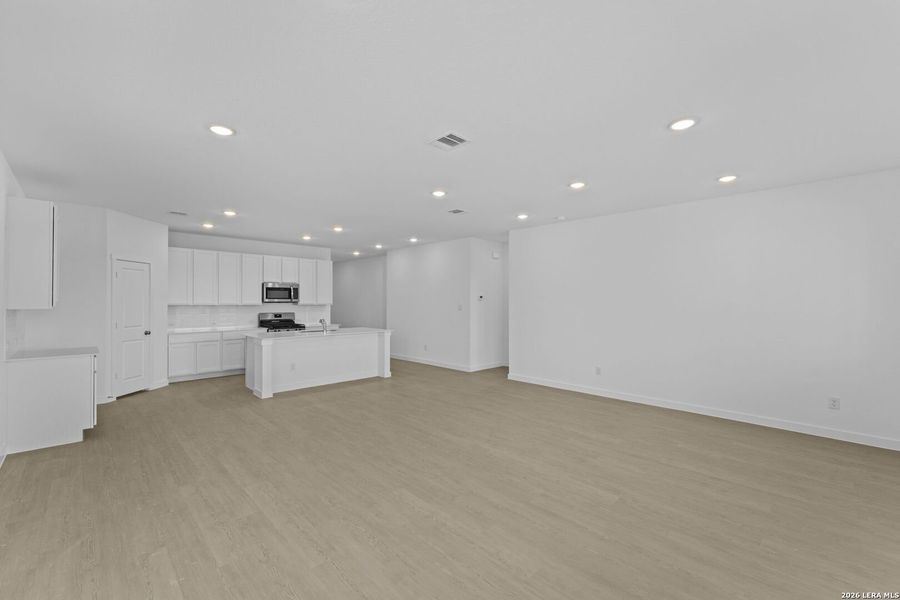 Spacious, unfurnished interior of a new home in Waterwheel, San Antonio (Image 23).