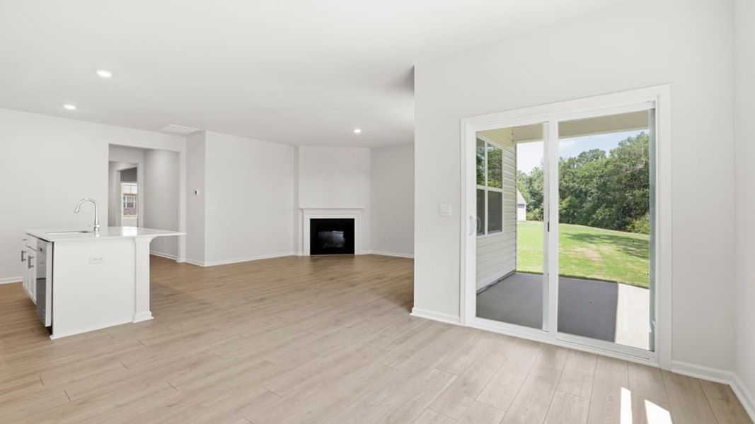 Spacious, unfurnished interior of a new home in Sherwood Gardens, Landrum (Image 30).